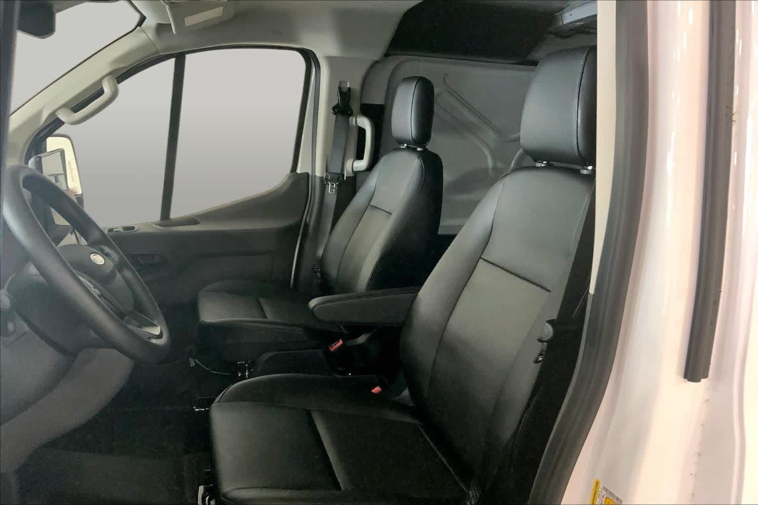 New 2026 Ford Transit 150 Low Roof w/ Load Area Protection Package RWD image 9