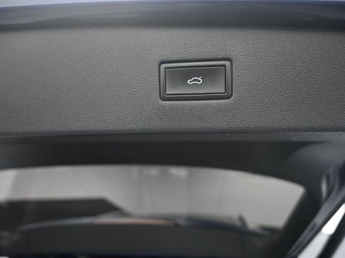 Used 2022 Volkswagen Tiguan SEL R-Line image 38