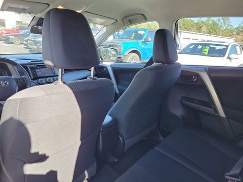 Used 2018 Toyota RAV4 LE image 24