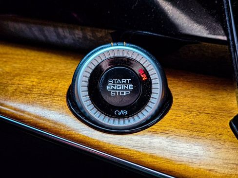 Used 2022 Jeep Grand Wagoneer Series III image 20