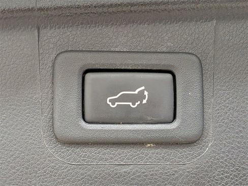 Used 2017 Subaru Outback 3.6R Limited image 32