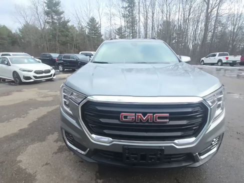 Used 2023 GMC Terrain SLE image 2