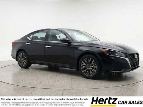 Used 2025 Nissan Altima 2.5 SV FWD image 1