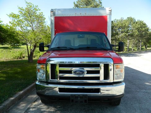 Used 2016 Ford E-450 and Econoline 450 Super Duty w/ Ambulance Prep Package RWD image 2
