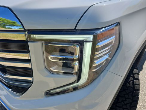 Used 2025 GMC Sierra 1500 SLT RWD image 28
