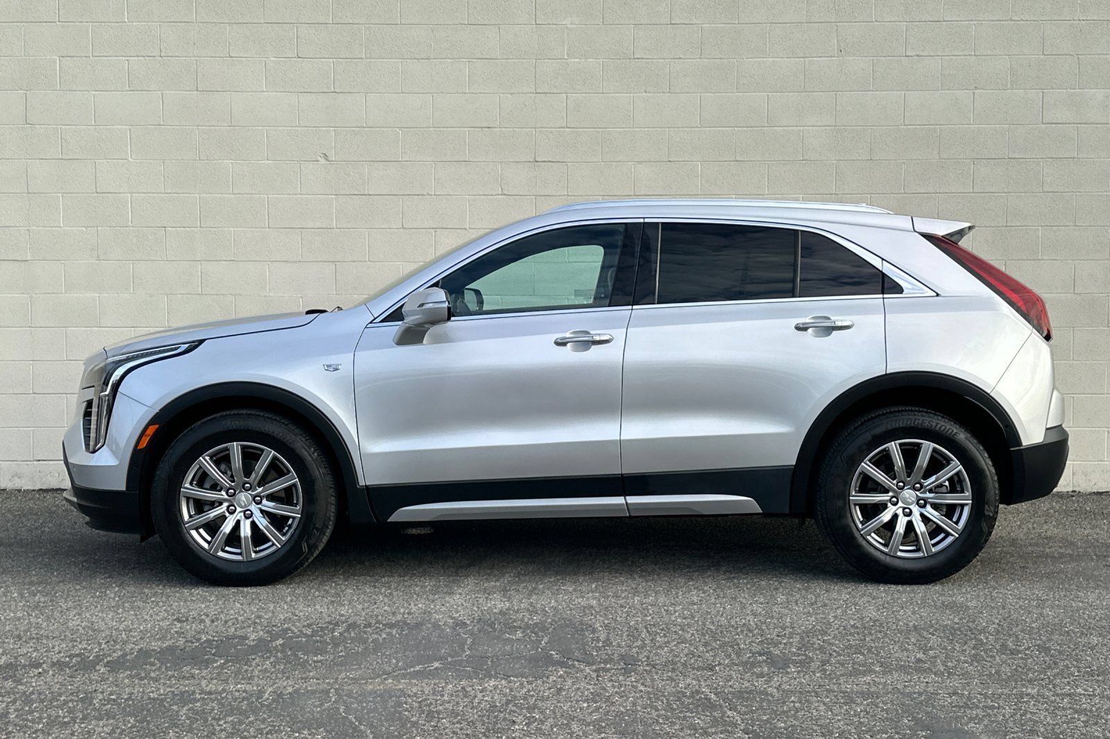 Used 2022 Cadillac XT4 Premium Luxury w/ Enhanced Visibility Package FWD image 7