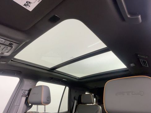 Used 2024 GMC Yukon AT4 w/ Technology Package image 16