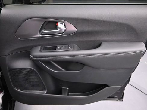 New 2025 Chrysler Voyager LX image 25