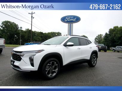 Used 2025 Chevrolet Trax LT w/ LPO, Blackout Package