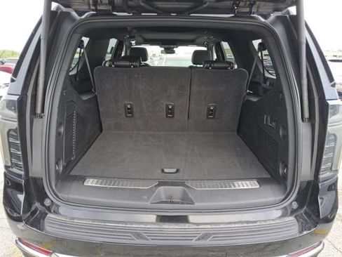 Used 2026 Chevrolet Suburban Premier w/ Sun And Tow Package AWD/4WD image 16