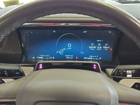 Used 2022 Lincoln Navigator Reserve image 17