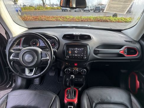 Used 2017 Jeep Renegade Trailhawk w/ Premium Trailhawk Package image 24