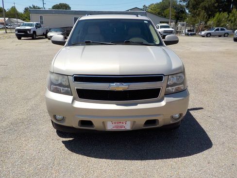 Used 2009 Chevrolet Suburban LT w/ Luxury Package RWD image 8