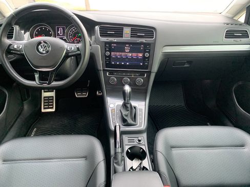 Used 2019 Volkswagen Golf Alltrack SE image 9