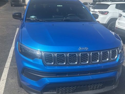 Used 2025 Jeep Compass Sport image 10