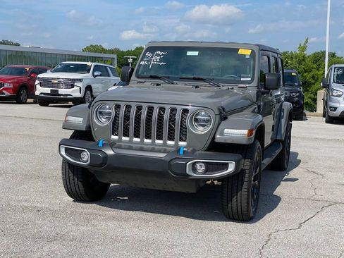 Used 2022 Jeep Wrangler Unlimited Sahara w/ Cold Weather Group AWD/4WD image 3