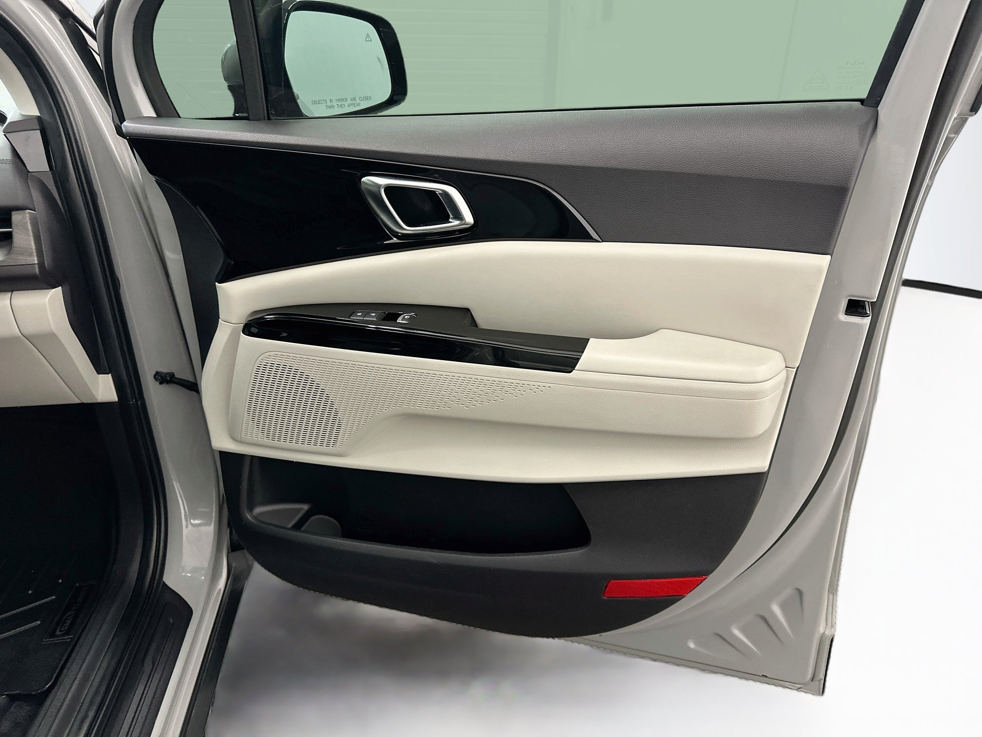 Used 2024 Kia Carnival SX FWD image 35
