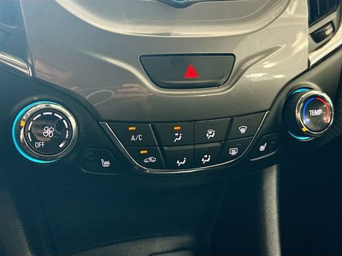 Used 2018 Chevrolet Cruze LT w/ Convenience Package FWD image 16