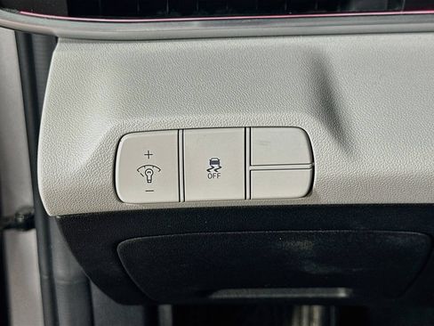 Used 2025 Hyundai Elantra Limited FWD image 21