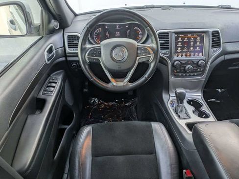 Used 2018 Jeep Grand Cherokee Altitude RWD image 17