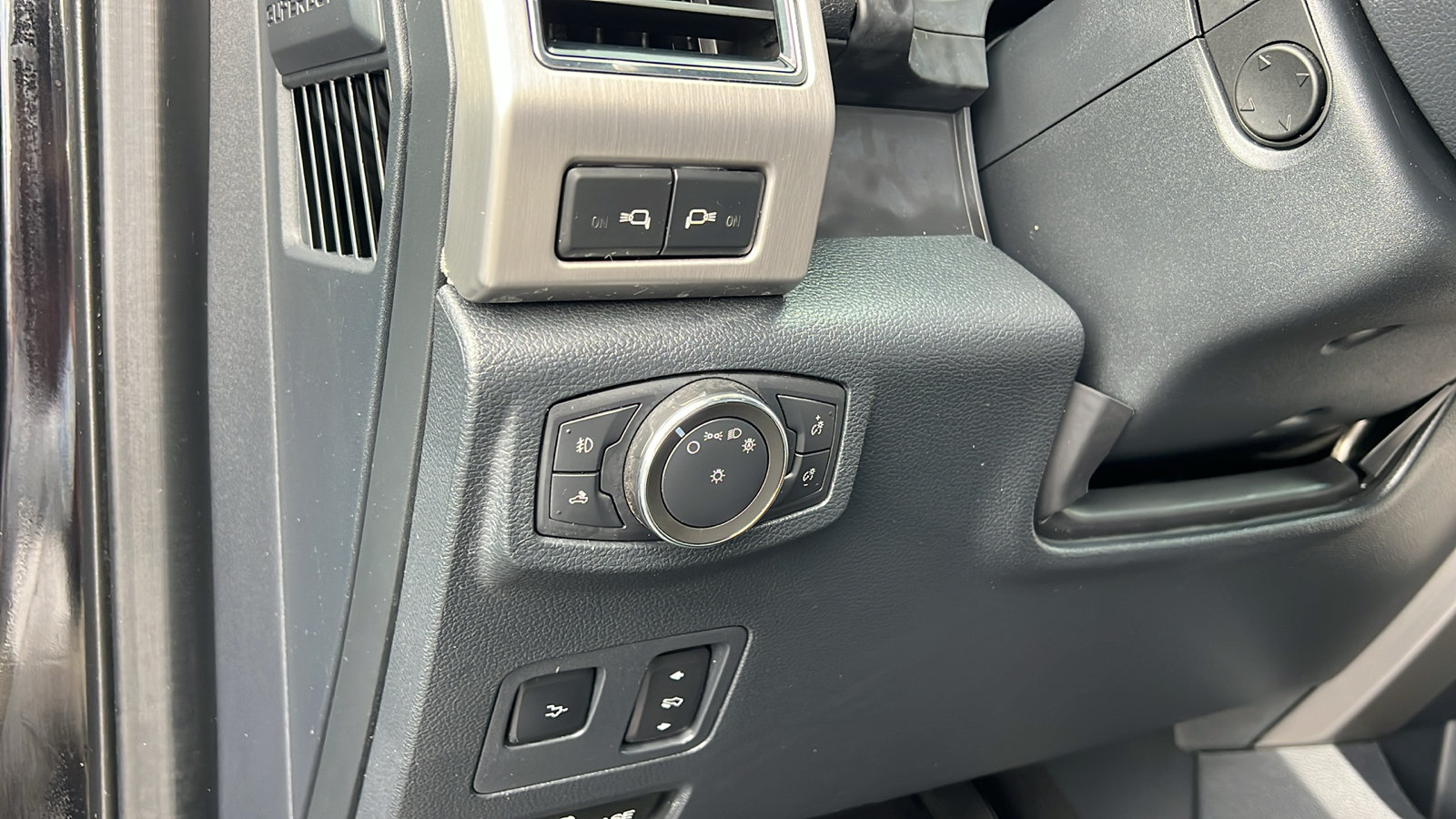 Used 2022 Ford F350 Platinum AWD/4WD image 30