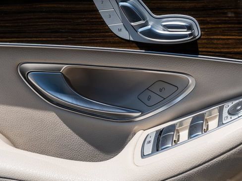 Used 2019 Mercedes-Benz GLC 300 image 14