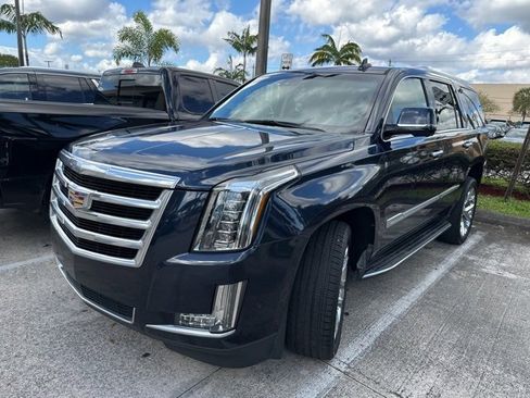 Used 2019 Cadillac Escalade Luxury image 4