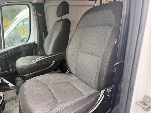 Used 2025 RAM ProMaster 2500 w/ Convenience Group FWD image 4