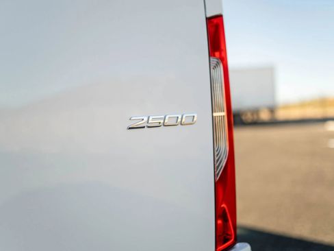 Used 2024 Mercedes-Benz Sprinter 2500 image 18