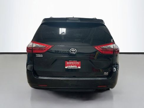 Used 2020 Toyota Sienna XLE image 7