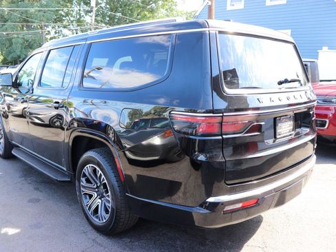 Used 2024 Jeep Wagoneer L Series II w/ Flexible Seating Group AWD/4WD image 3
