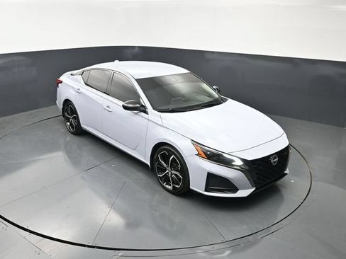 Used 2023 Nissan Altima 2.5 SR FWD image 19