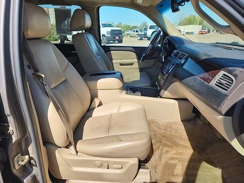 Used 2011 GMC Yukon XL Denali AWD/4WD image 42