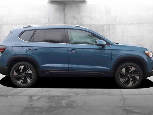 New 2025 Volkswagen Taos SE image 5