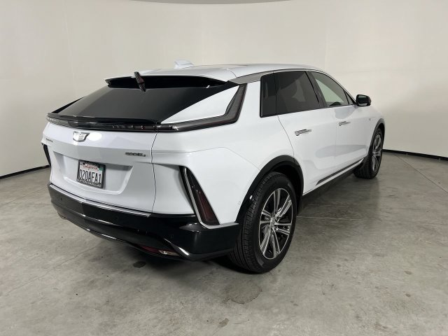 Used 2026 Cadillac Lyriq Luxury AWD/4WD image 8