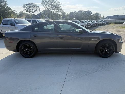 Used 2014 Dodge Charger SE w/ Connectivity Group RWD image 4