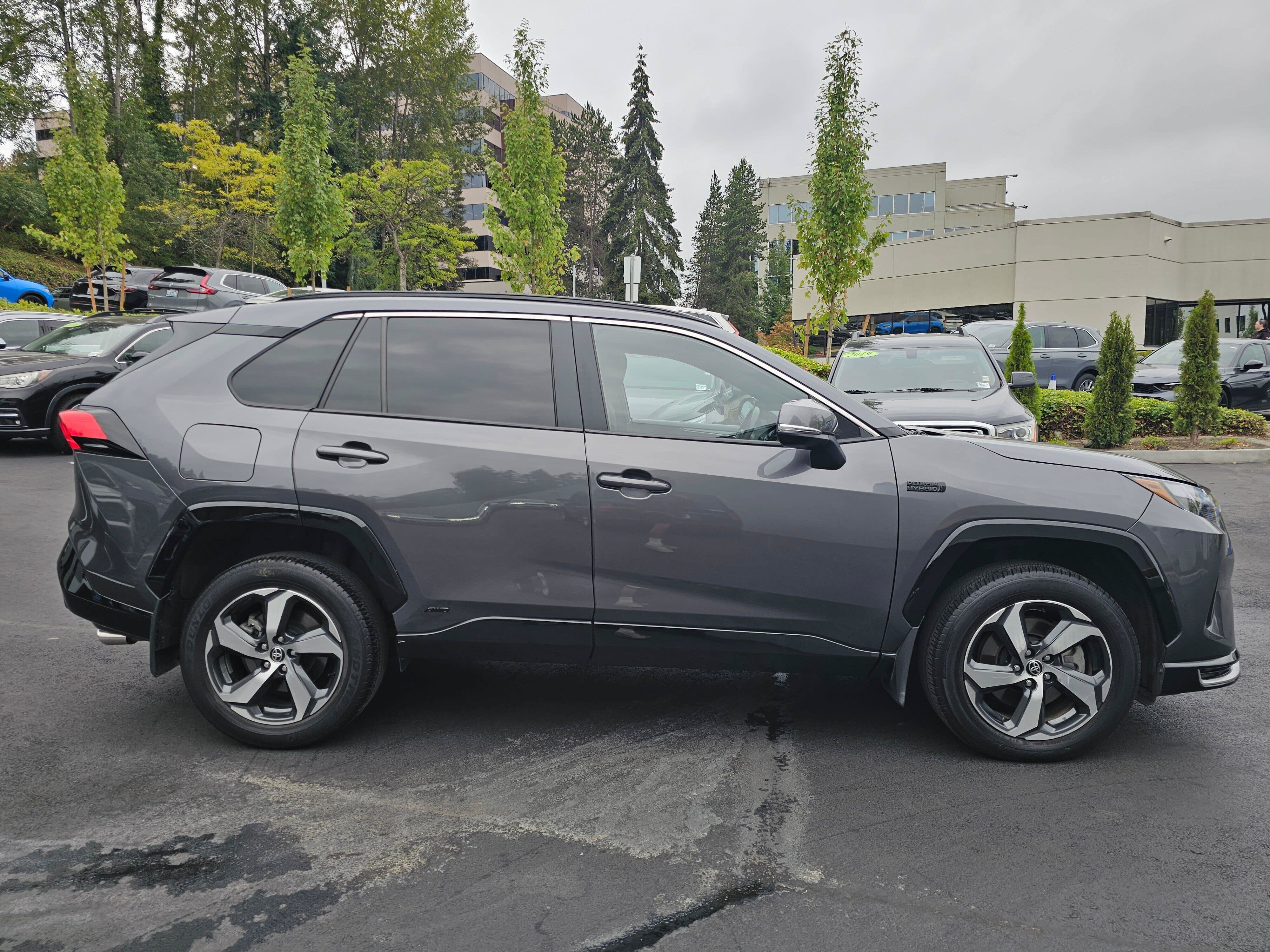 Used 2023 Toyota RAV4 SE w/ Weather & Moonroof Package AWD/4WD image 8