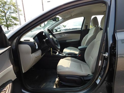 Used 2023 Kia Forte LXS w/ LXS Technology Package FWD image 15