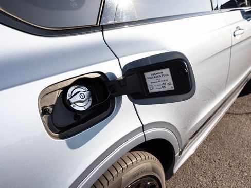 Used 2023 Bentley Bentayga AWD/4WD image 67