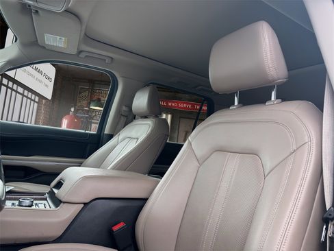 Certified 2024 Ford Expedition Limited image 42