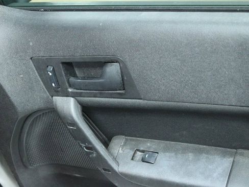 Used 2009 Ford Focus SE image 8