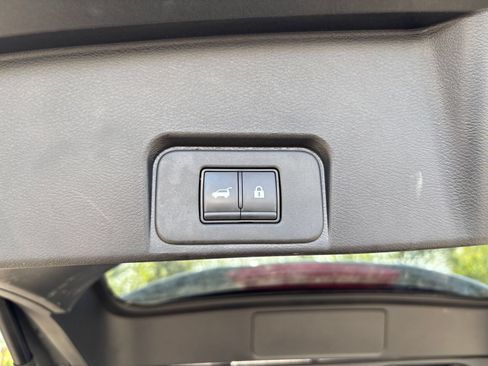 Used 2025 Nissan Rogue SV AWD/4WD image 23