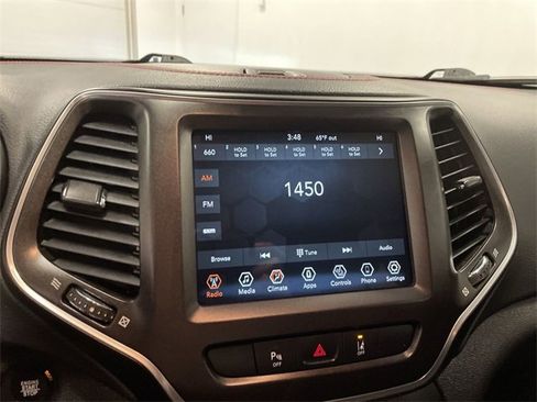 Used 2022 Jeep Cherokee Trailhawk image 16