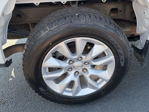 Used 2022 Chevrolet Silverado 1500 Custom AWD/4WD image 32