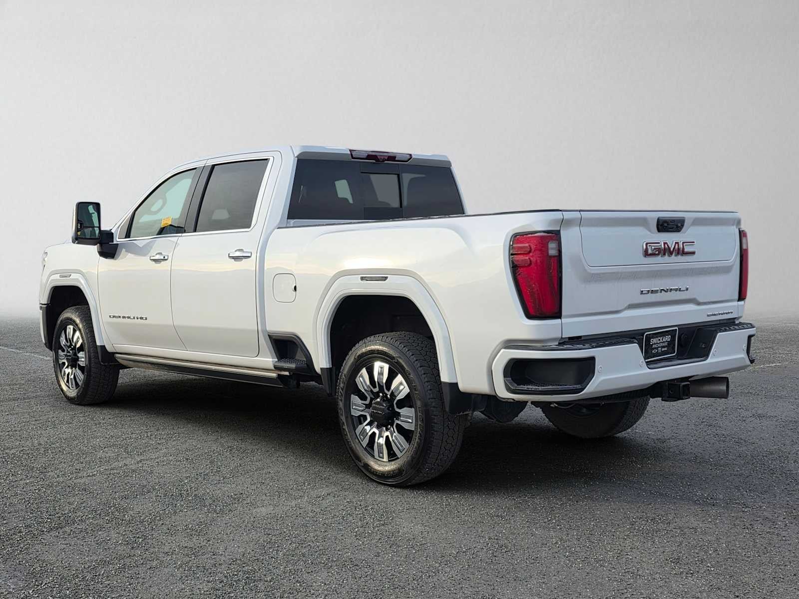 Certified 2025 GMC Sierra 2500 Denali w/ Denali Reserve Package AWD/4WD image 5