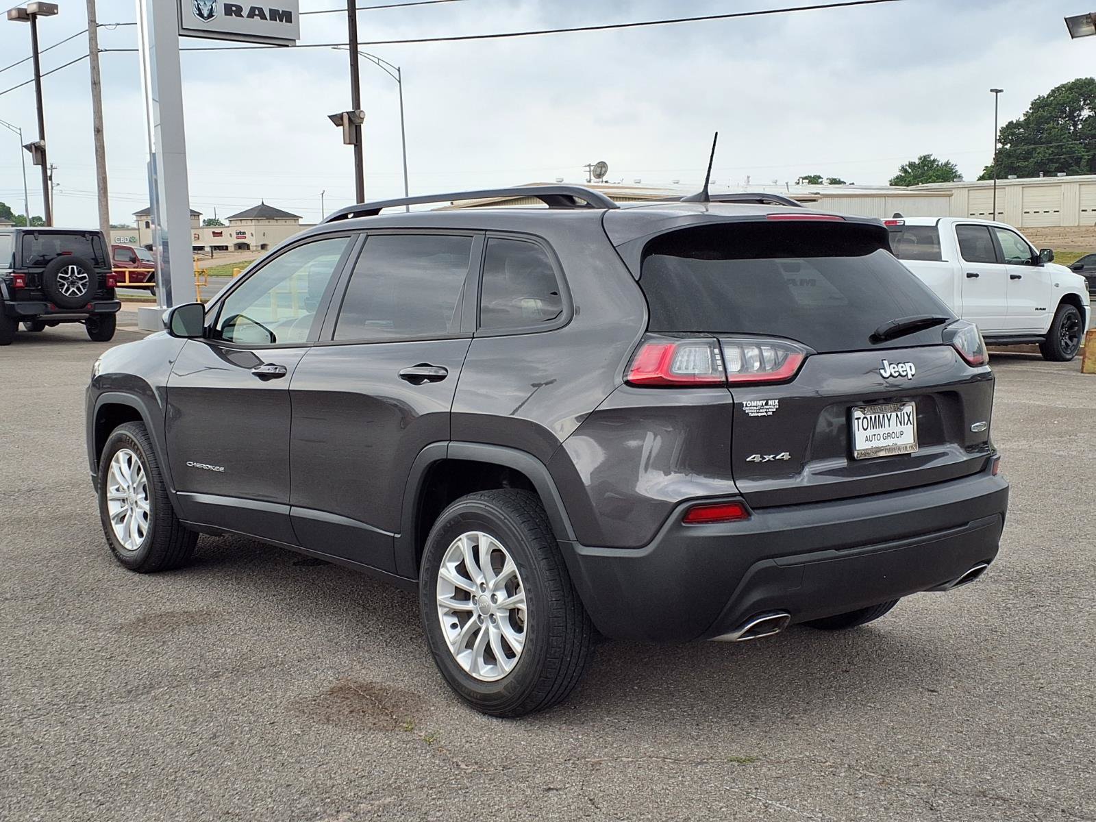 Used 2022 Jeep Cherokee Latitude Lux AWD/4WD image 2