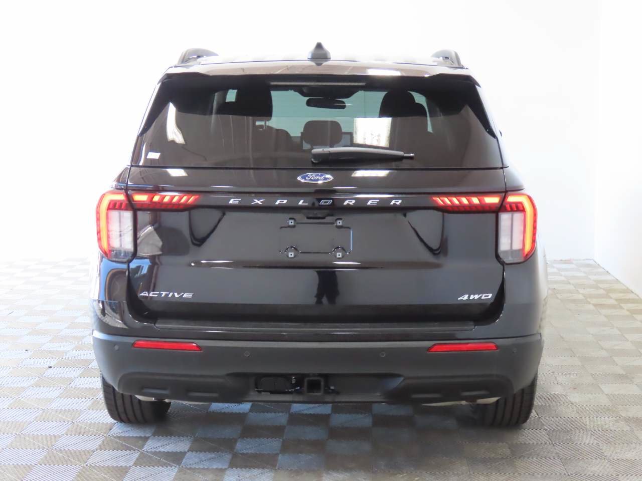 Used 2025 Ford Explorer Active RWD image 4