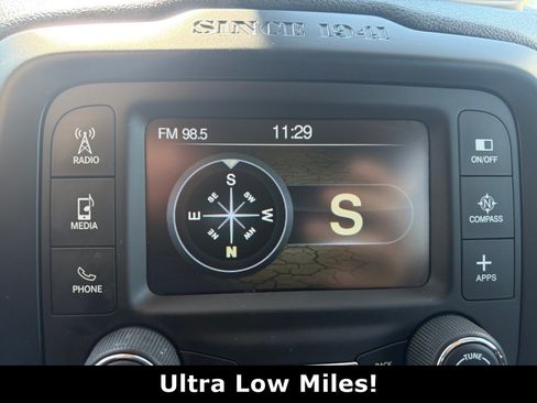Used 2017 Jeep Renegade Altitude AWD/4WD image 23