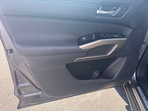 Used 2025 Nissan Pathfinder Platinum AWD/4WD image 12