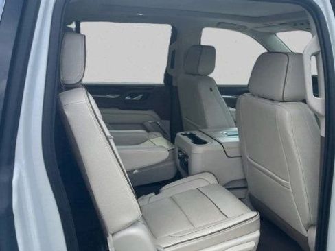 Used 2022 GMC Yukon XL Denali w/ Denali Premium Package AWD/4WD image 18